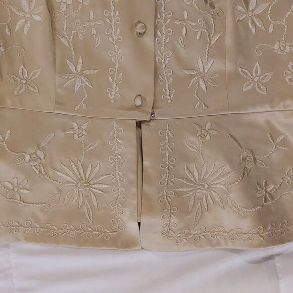 NWT Elegant Cream Embroidered Blouse - Picture 7 of 8
